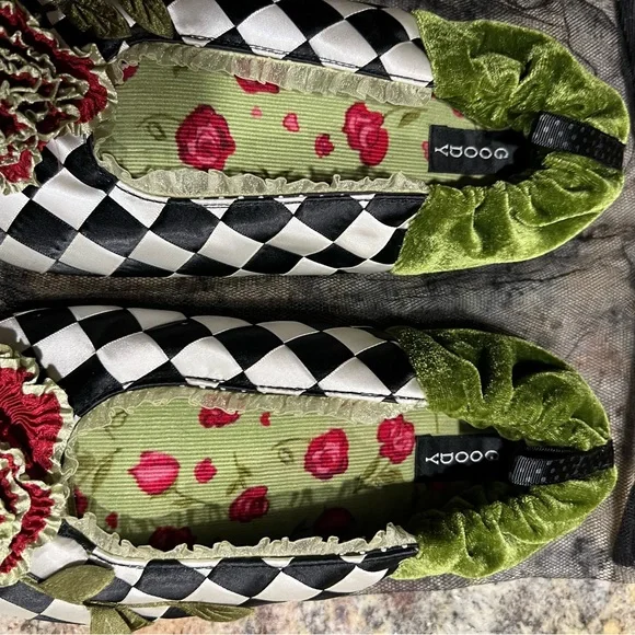Goody Goody (sold out) Colorful, Gorgeous, Checkered Slippers with Floral Detail - Picture 6 of 6